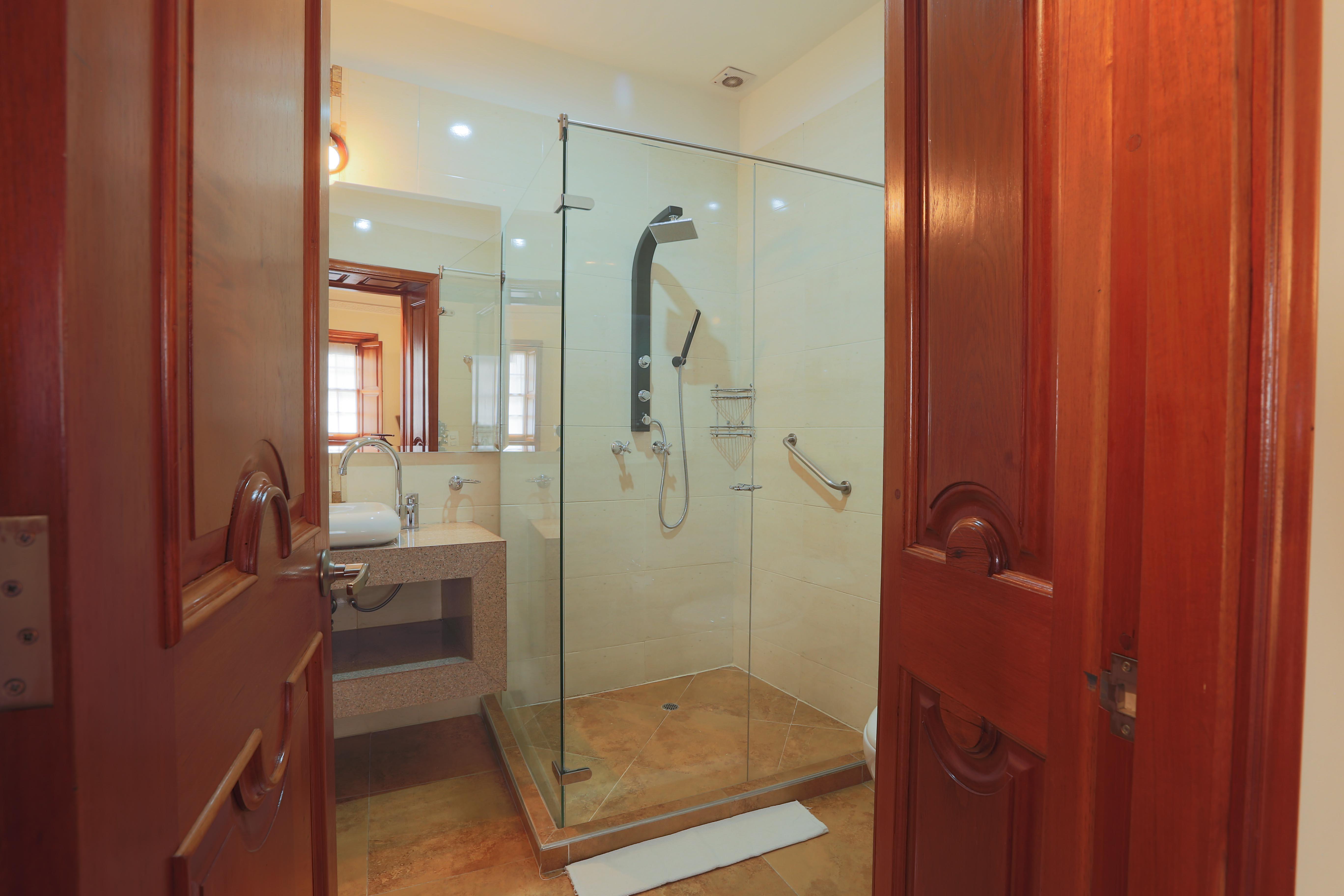 Hotel Santa Lucia Boutique Spa Bogotá Kültér fotó A shower cubicle