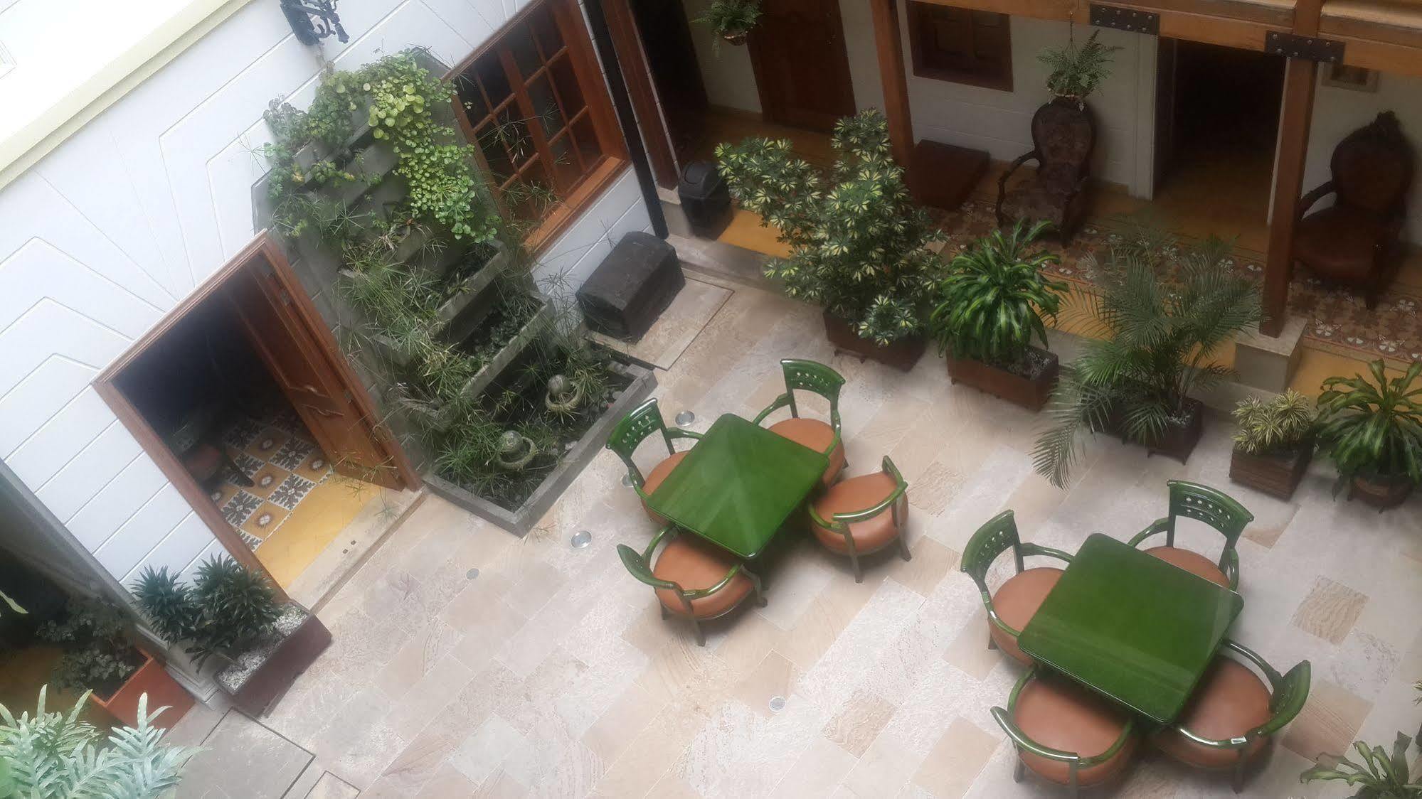 Hotel Santa Lucia Boutique Spa Bogotá Kültér fotó The courtyard of the hotel